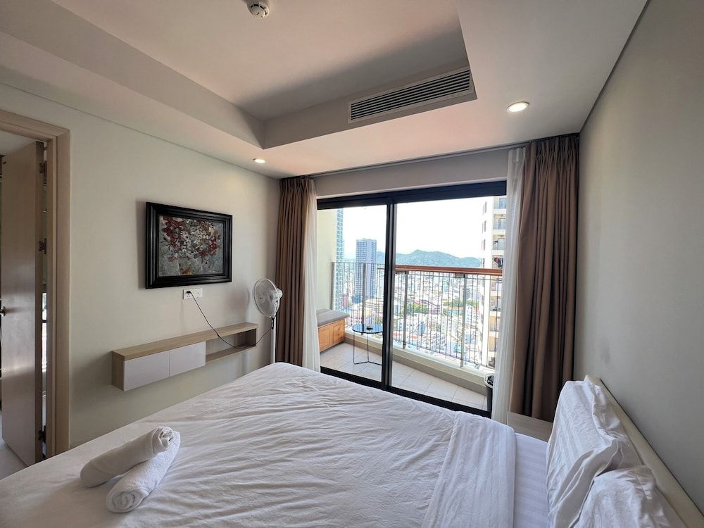 City Apartment, 2 Bedrooms, Balcony, Beach View