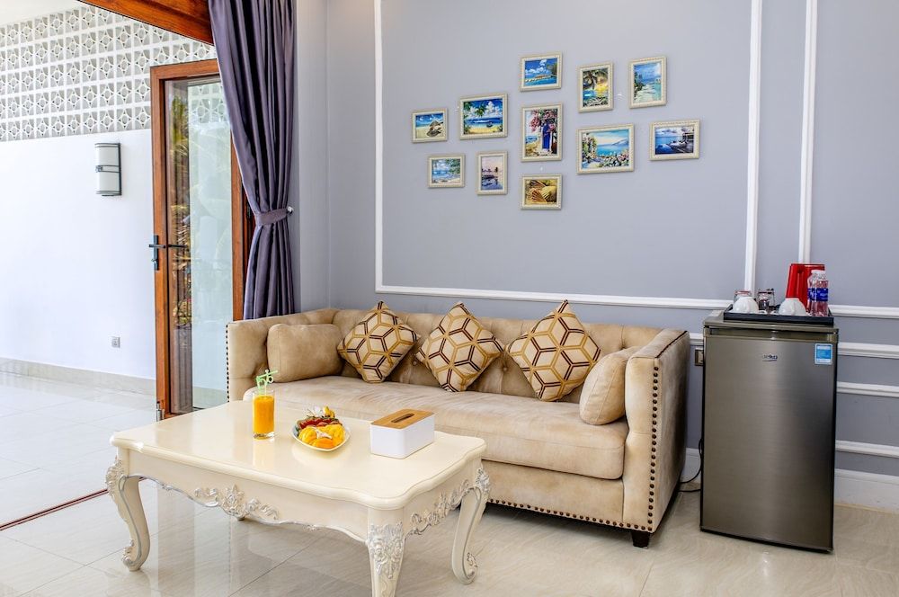 Ocean Front Royal Room