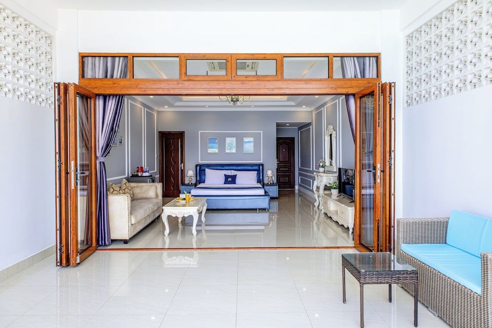 Ocean Front Royal Room