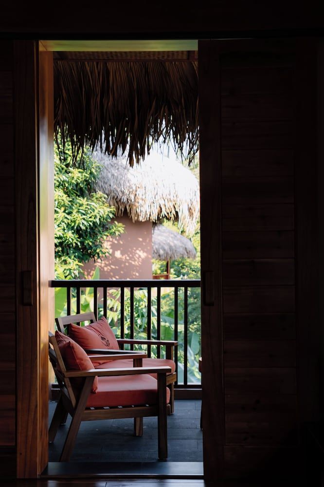 An Châng Retreat & Spa Luxury Bungalow, Balcony, Mountain View 4