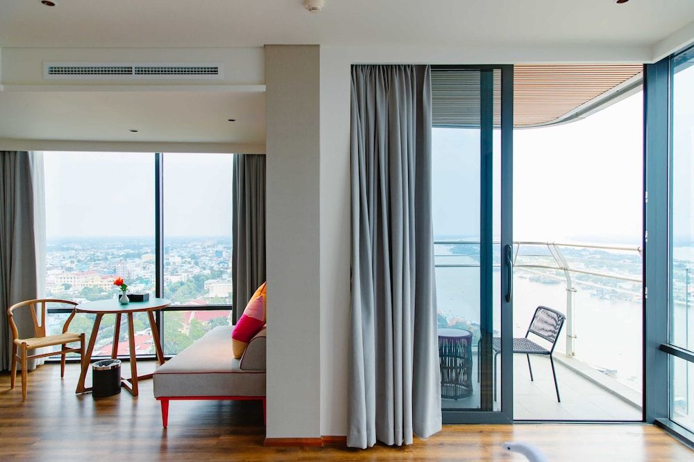 CENTRAL PLAZA HOTEL - MY THO Executive Suite Twin Room, River View 8