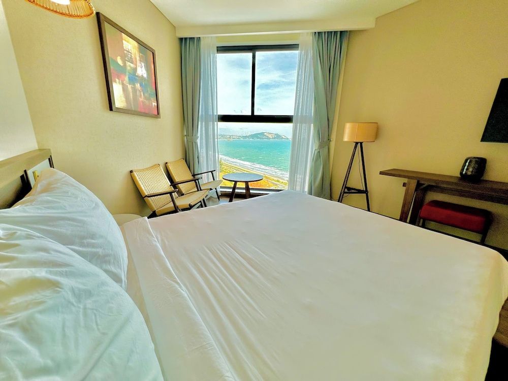 APEC MANDALA CHAM BAY - Hotel & resort Deluxe Twin Room, Beach View 4