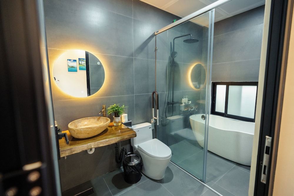 Victory Homestay Deluxe Double Room, Pool View 7