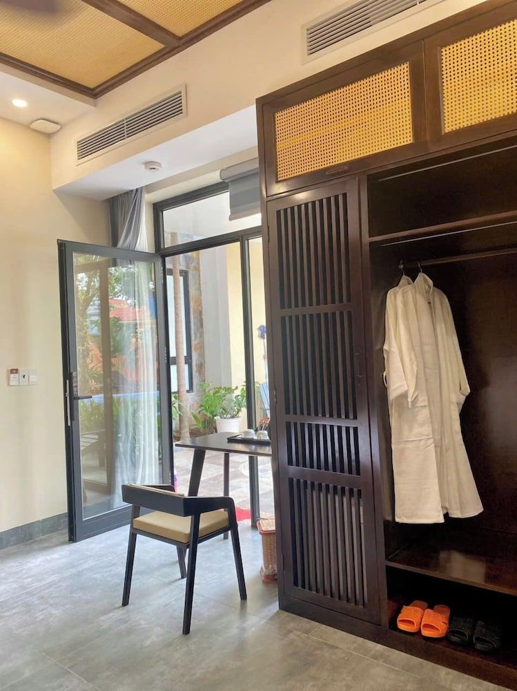 Victory Homestay Deluxe Double Room, Pool View 4