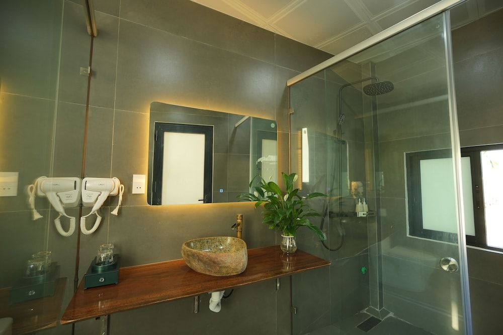 Victory Homestay Superior Room, Pool View 6