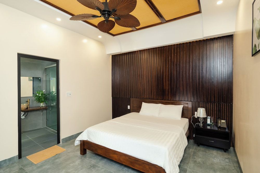 Victory Homestay Deluxe Double Room, Pool View 2
