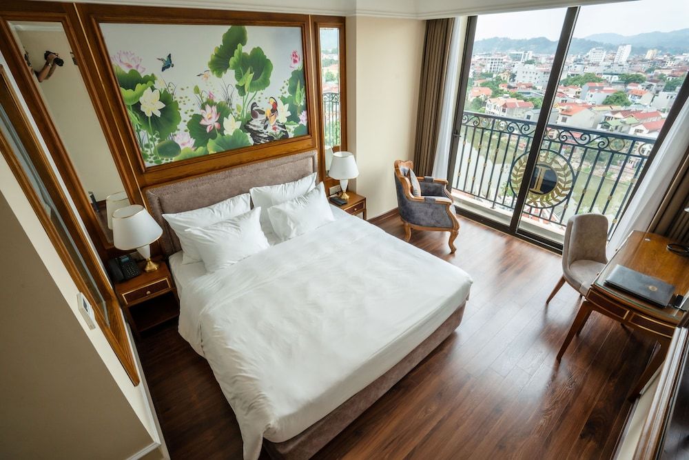 Imperial Hotel Lang Son Deluxe Double Room, Balcony, Lake View 5