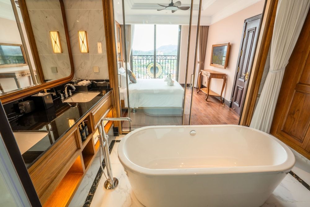 Imperial Hotel Lang Son Studio Suite, 1 Bedroom, Lake View 2