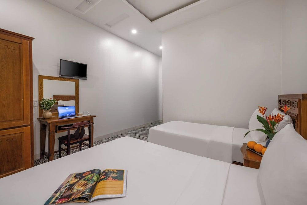 Ancient HoiAn Hotel Superior Triple Room 4