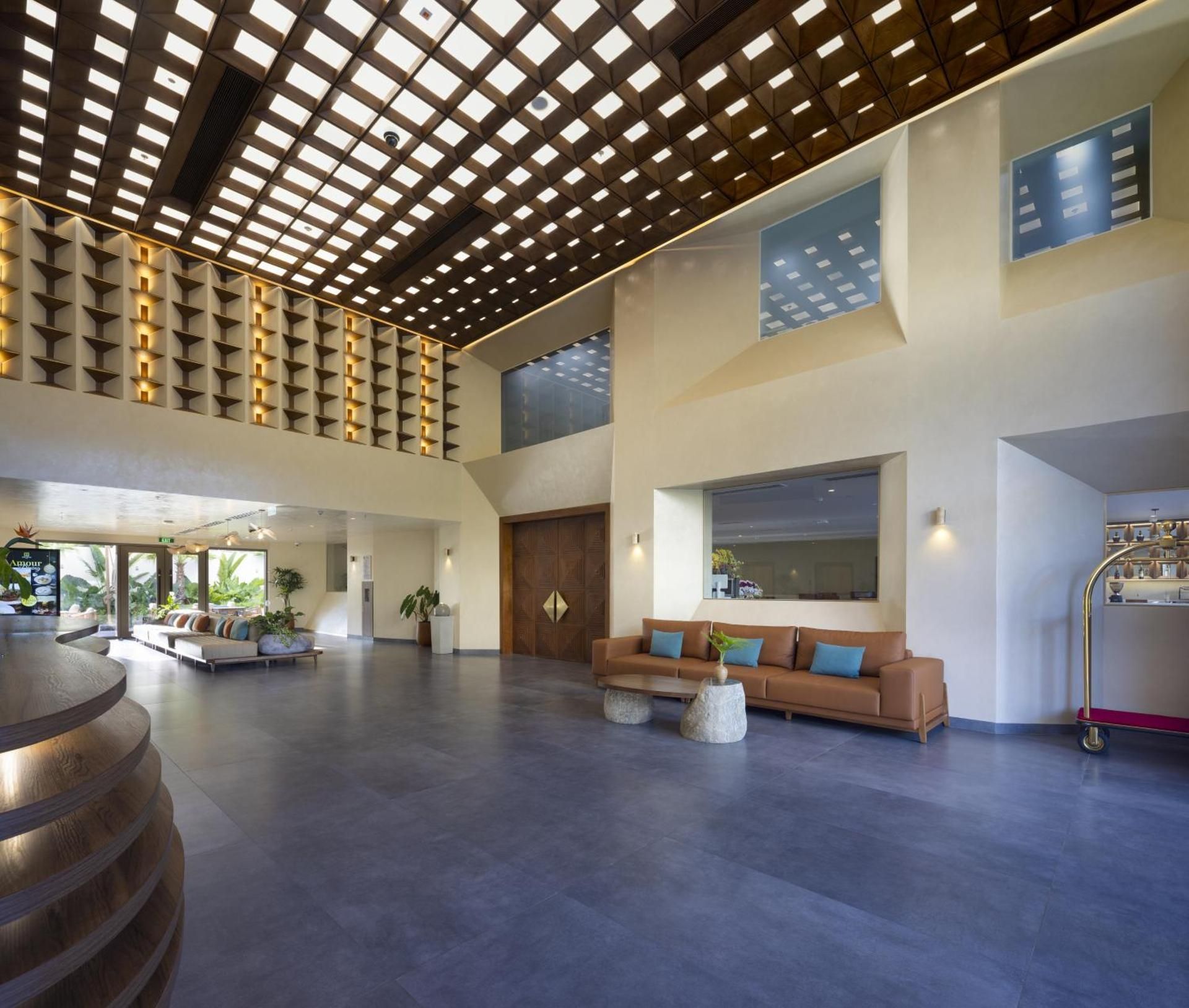 shared lounge/tv area