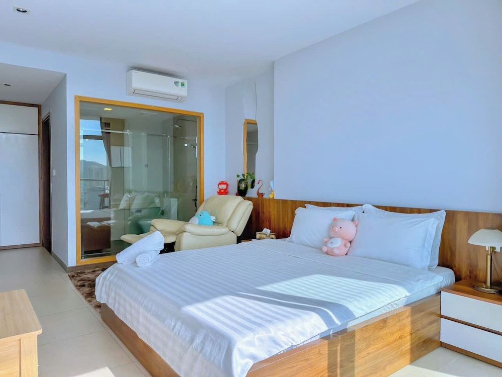 One-Bedroom Apartment, City View