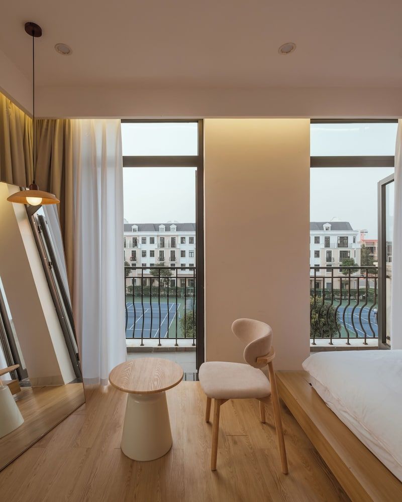 Homestay & Hotel Concept Maison Deluxe Room, Balcony 6