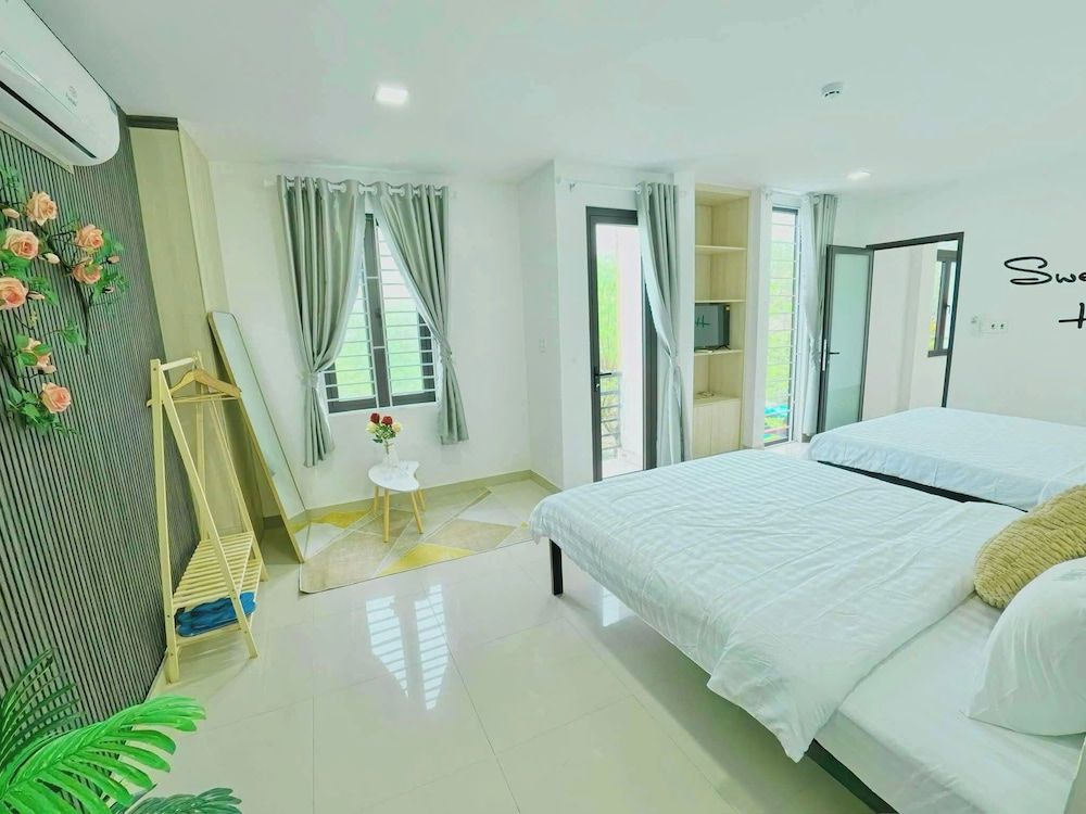 Superior Quadruple Room, Patio, City View