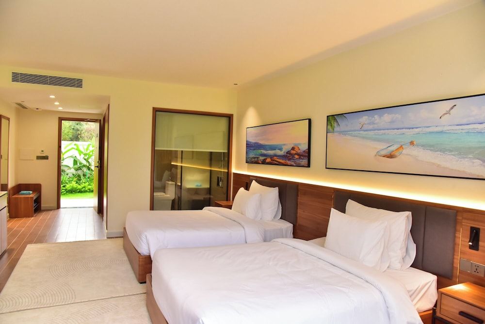 Premier Room, 2 Double Beds, Private Bathroom, Garden View