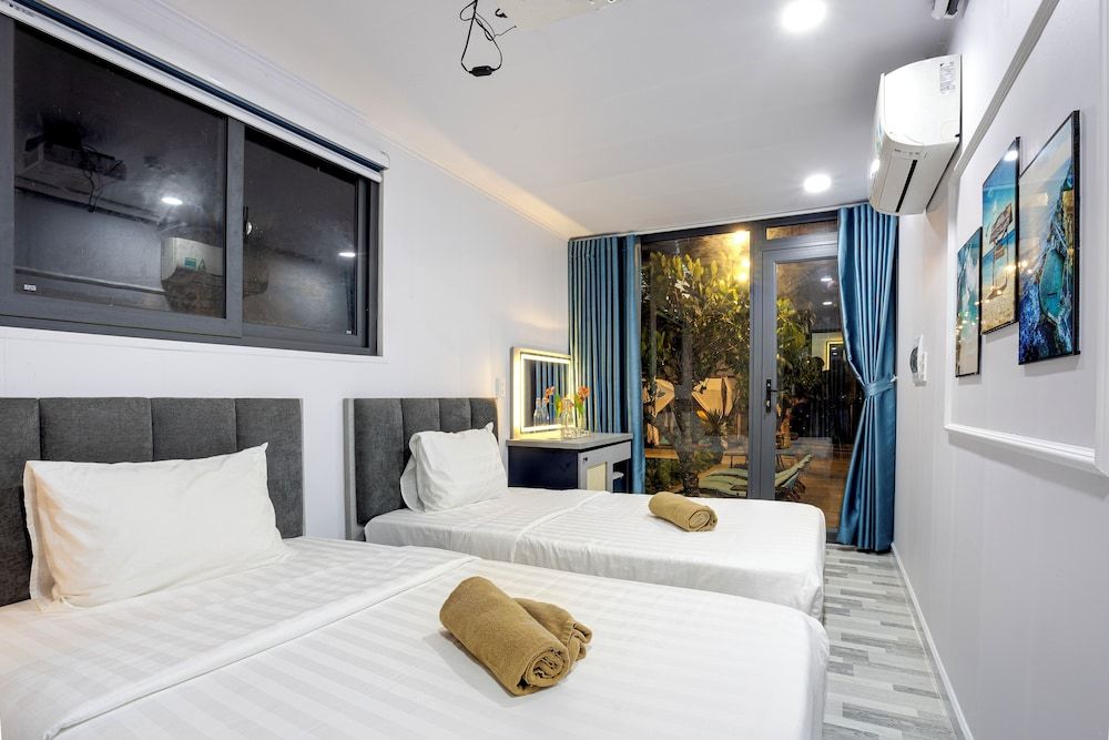 Deluxe Double or Twin Room, Partial Sea View, Beachfront