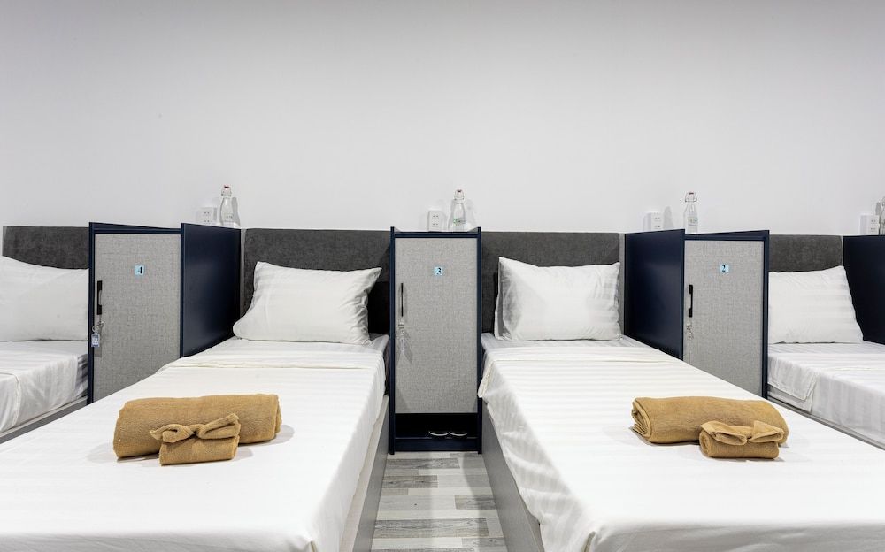 Basic Shared Dormitory, Multiple Beds, Courtyard View, Beachside