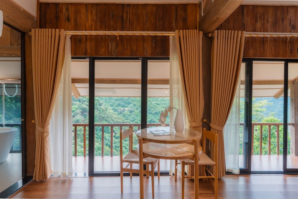 Premier Double Room, Bathtub, Lake View