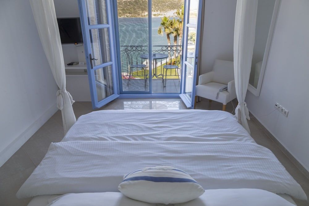 Port Alacati Hotel Standard Double Room, Sea View 6