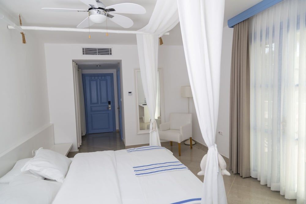 Port Alacati Hotel Standard Double Room, Sea View 4
