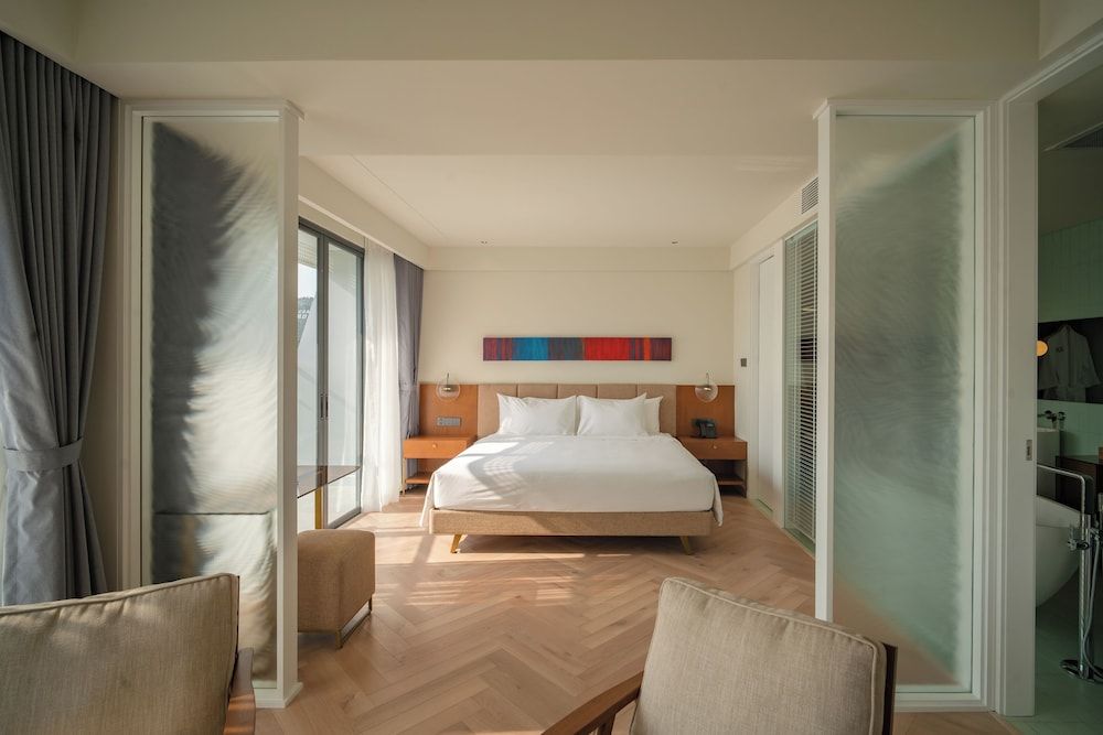 A'Dor Hotel & Spa Luxury Suite, 1 King Bed, Balcony, City View 2