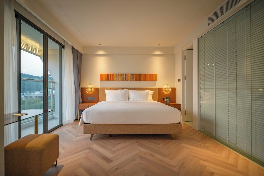 A'Dor Hotel & Spa Luxury Suite, 1 King Bed, Balcony, City View 3