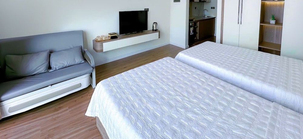 Hotel Sea View Deluxe Studio Suite, 1 Bedroom, Non Smoking, Beach View 6