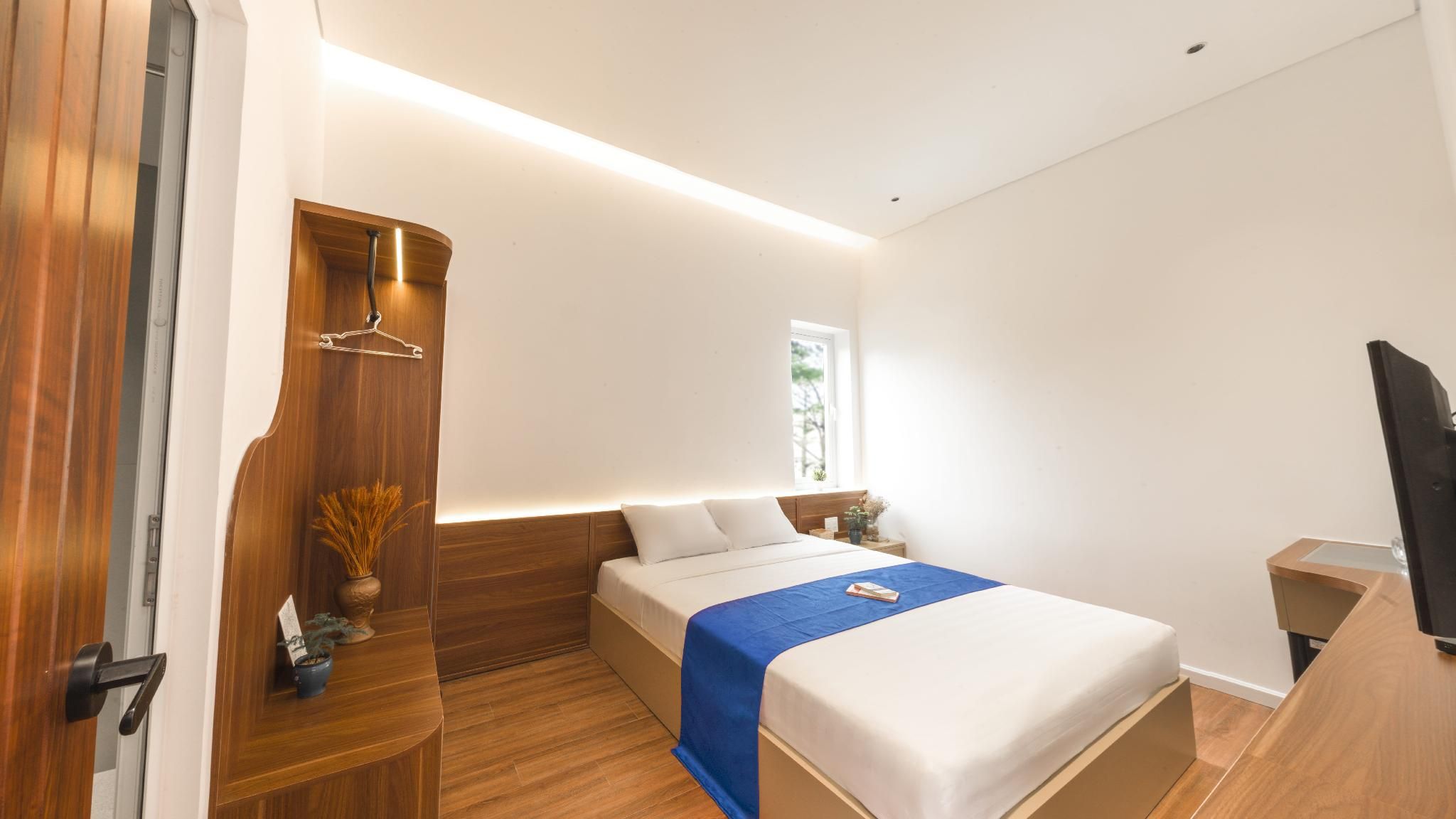 Deluxe - 1 Queen Bed