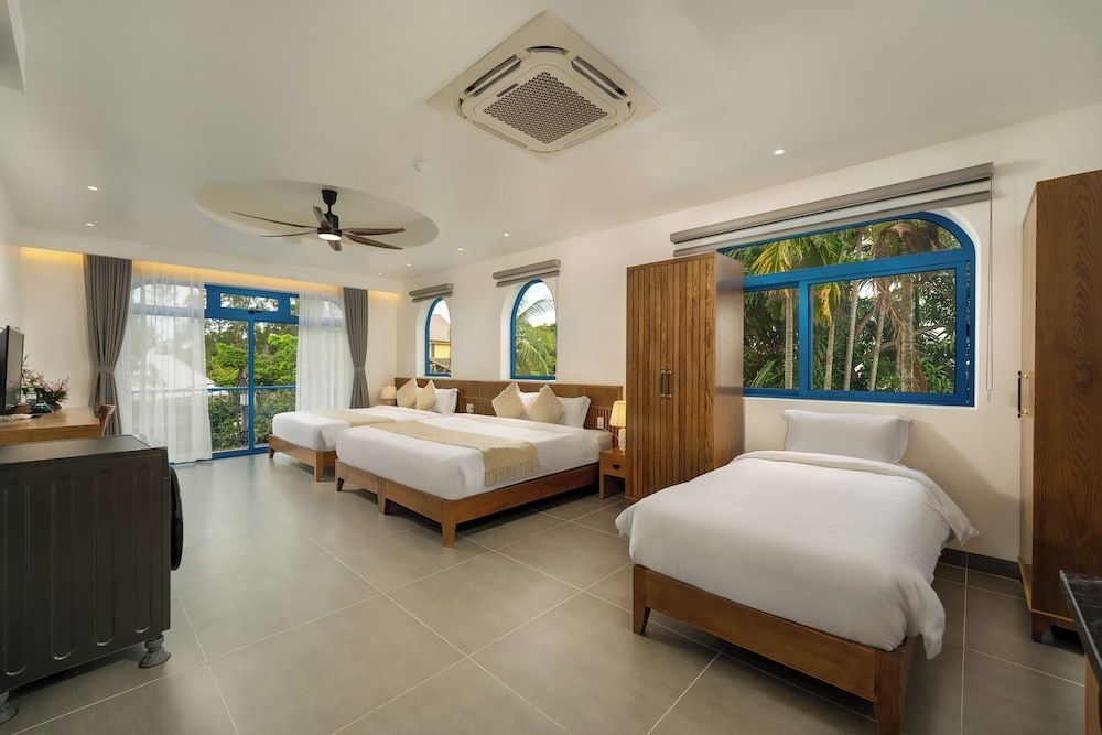 Family Studio Suite, Multiple Beds, Balcony, City View
