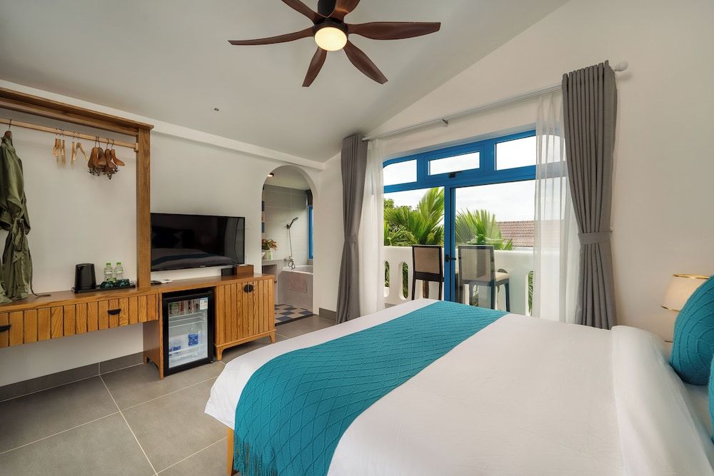Deluxe Double Room, 1 King Bed, City View
