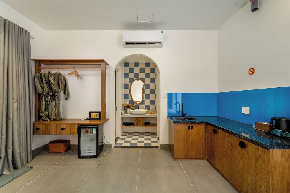 The Linh Coastline Villa Superior Triple Room, Multiple Beds, Pool Access, Pool View 2