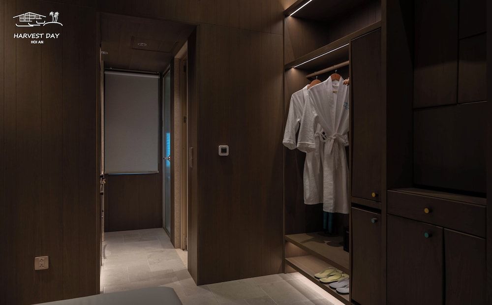 Harvest Day Hoi An Family Room, Courtyard View 5