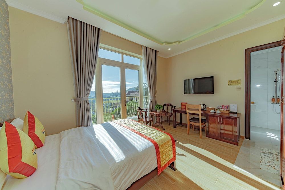 Sunrise Hotel Da Lat Superior Double Room, Mountain View 6