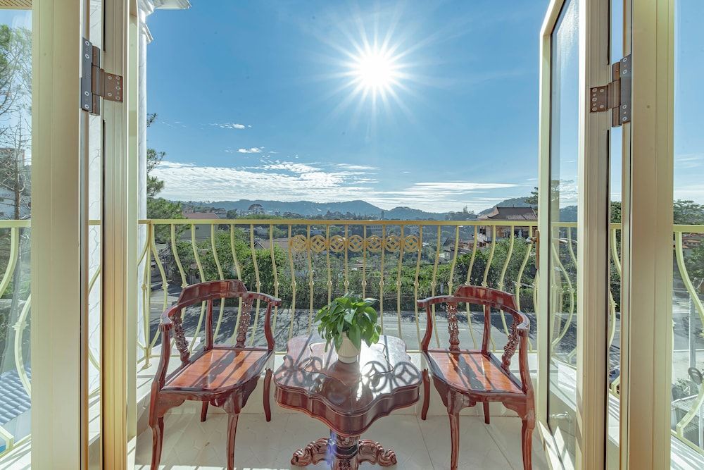 Sunrise Hotel Da Lat Superior Double Room, Mountain View 13