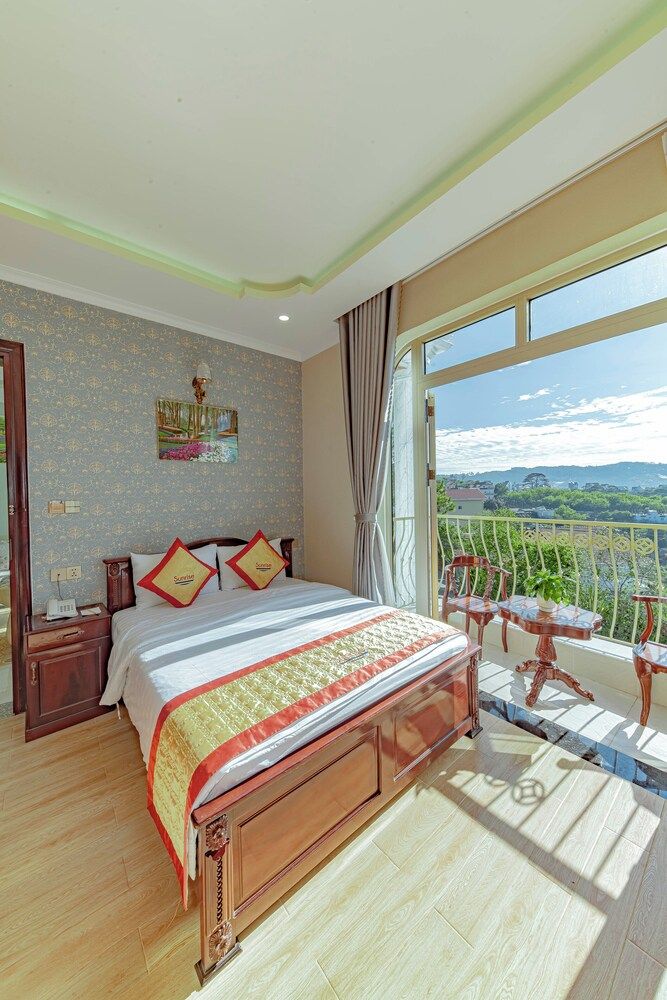 Sunrise Hotel Da Lat Superior Double Room, Mountain View 7