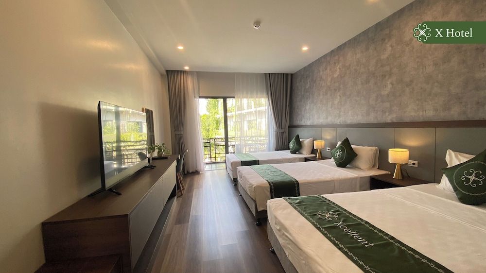 X Hotel Thai Nguyen Business Triple Room, Pool View 4