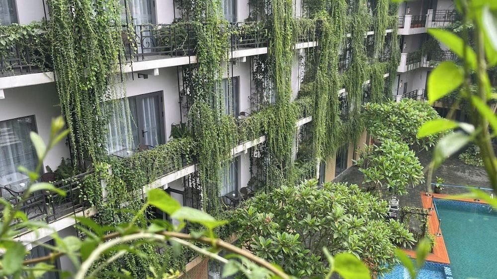 X Hotel Thai Nguyen Business Triple Room, Pool View 6