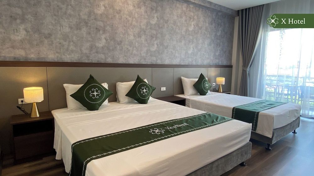 X Hotel Thai Nguyen Family Triple Room, Pool View 6