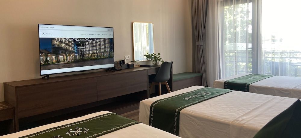 X Hotel Thai Nguyen Business Triple Room, Pool View 8