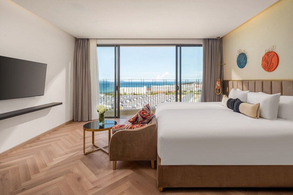 Hoi An Royal Beachfront Resort & Villas Premium King Room 4