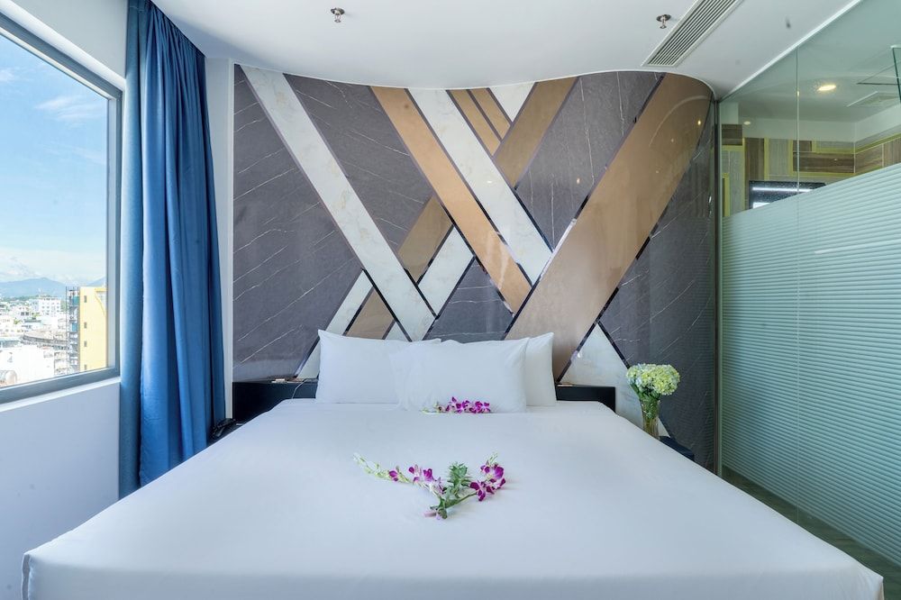 W Premium Nha Trang Deluxe Double or Twin Room, City View 7