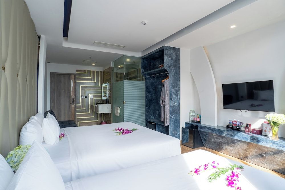 W Premium Nha Trang Family Triple Room, City View 4