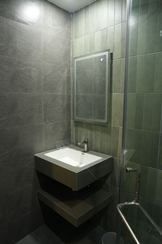 NUBA Homestay and Coffee Buon Ma Thuot Deluxe Triple Room, Garden View 8