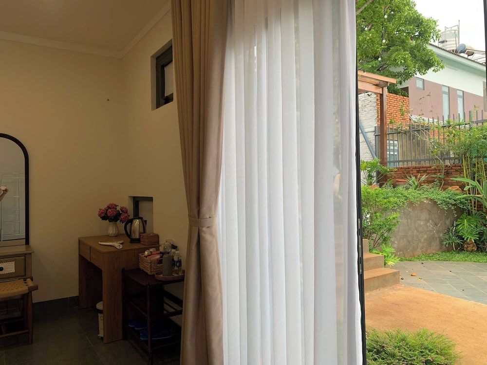 NUBA Homestay and Coffee Buon Ma Thuot Deluxe Triple Room, Garden View 4