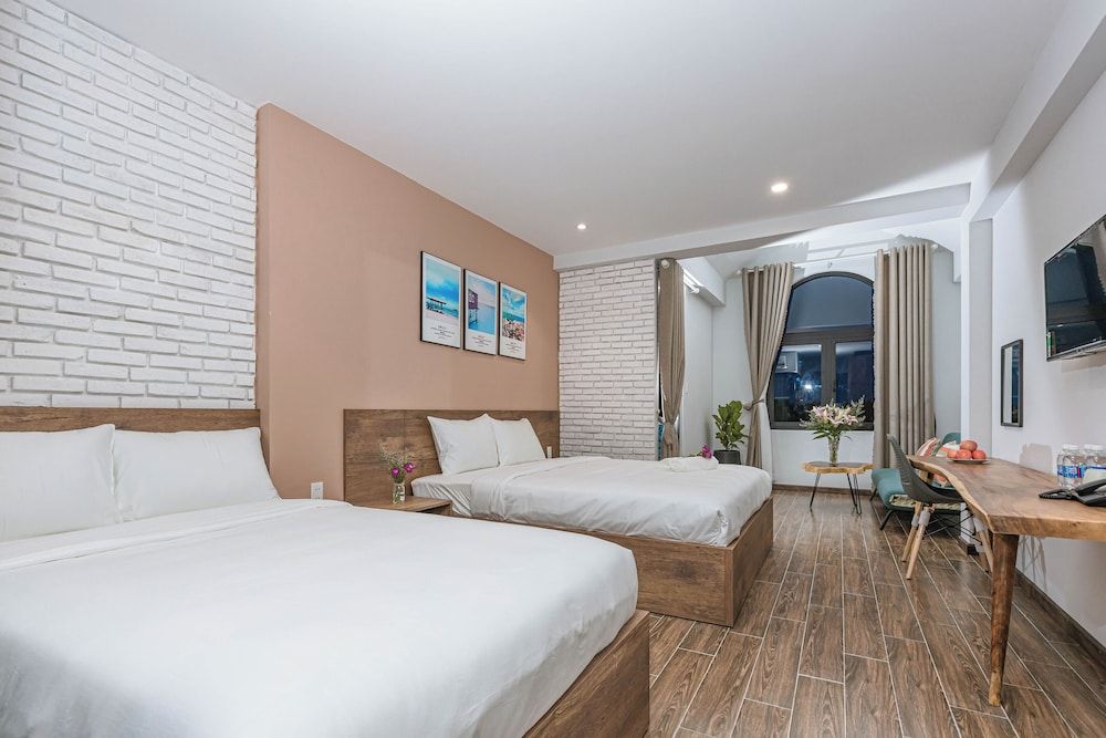 Senior Studio, Multiple Beds, Balcony