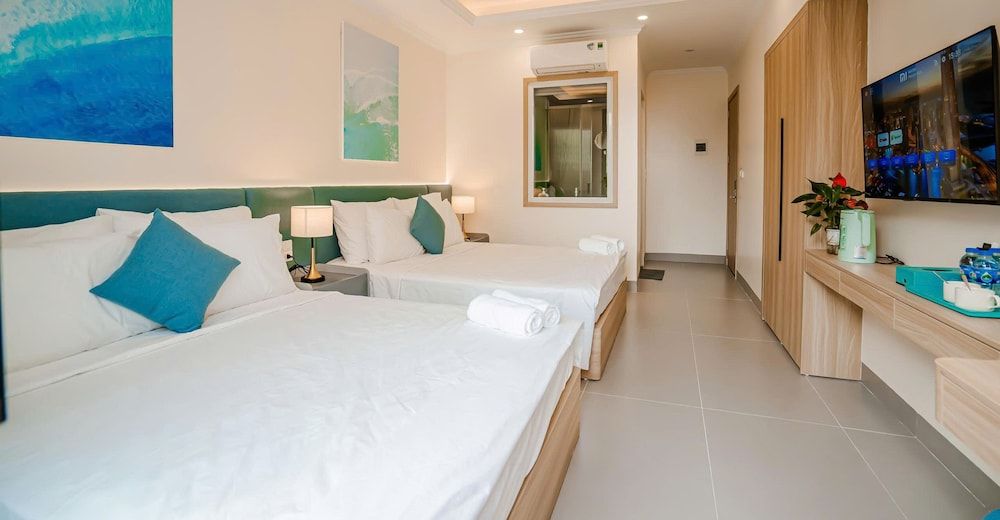 Lotus Sam Son Hotel Deluxe Double or Twin Room, Balcony, City View 4