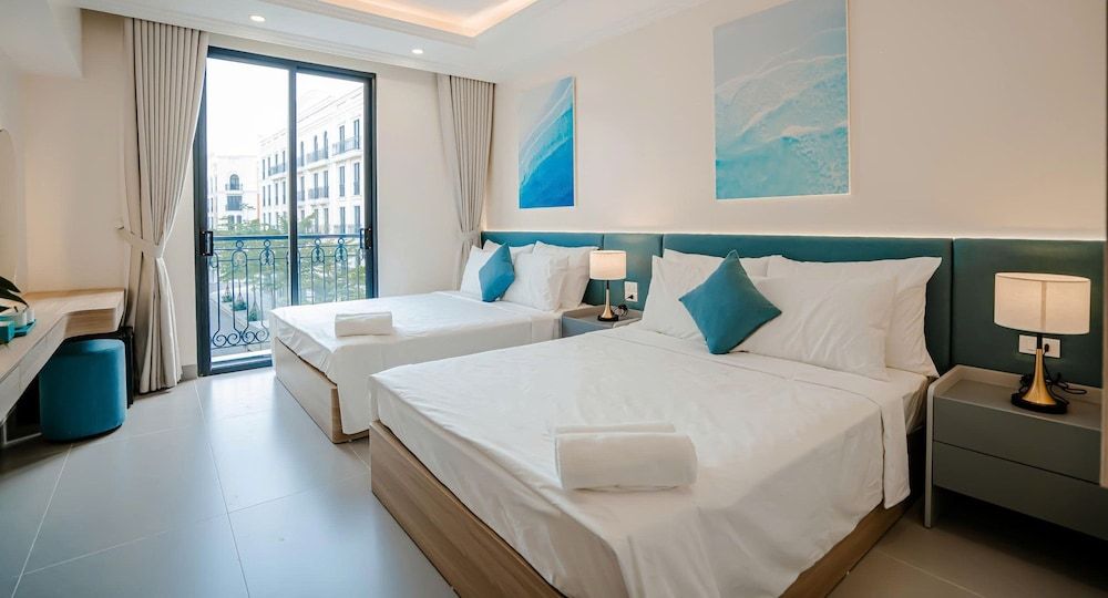 Lotus Sam Son Hotel Deluxe Double or Twin Room, Balcony, City View 6