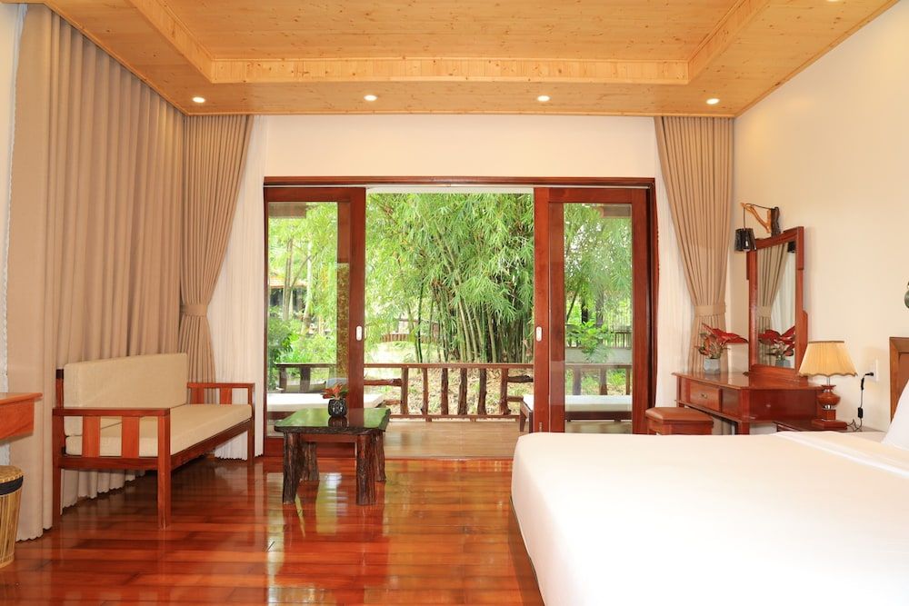 Phi Yen Eco Resort Deluxe Double Room, Pool View 6
