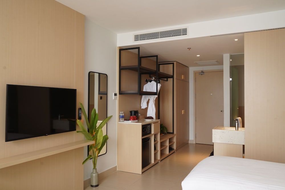 The Lagoon Cam Ranh-Your Perfect Getaway Deluxe Double Room, Balcony, Beach View 6