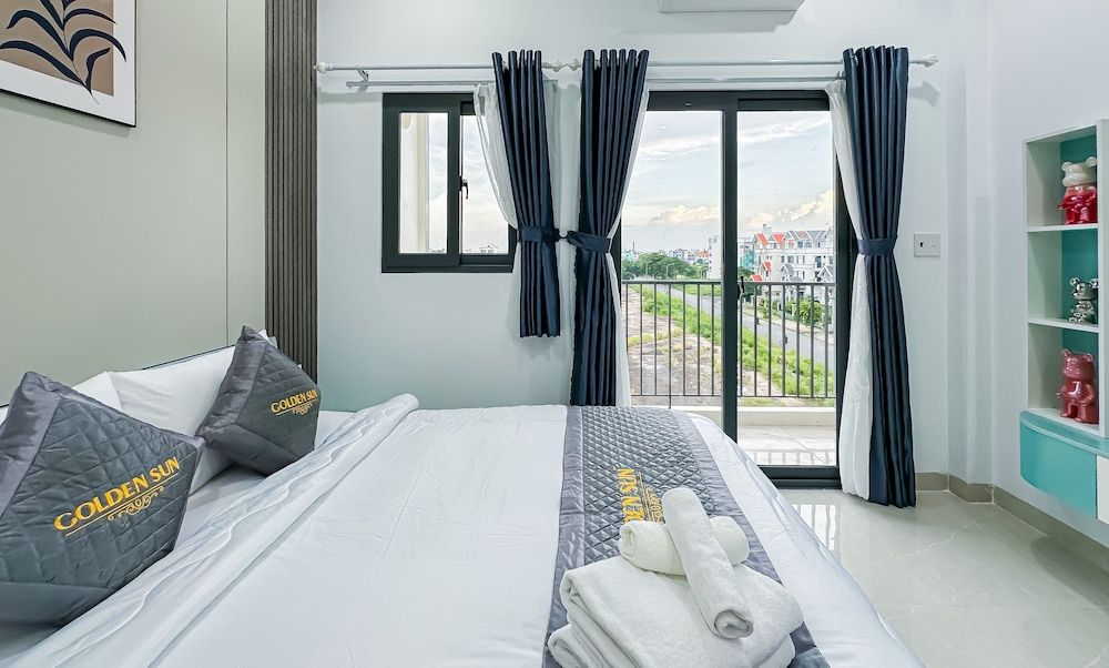 Deluxe Room, 1 Queen Bed, Balcony, City View
