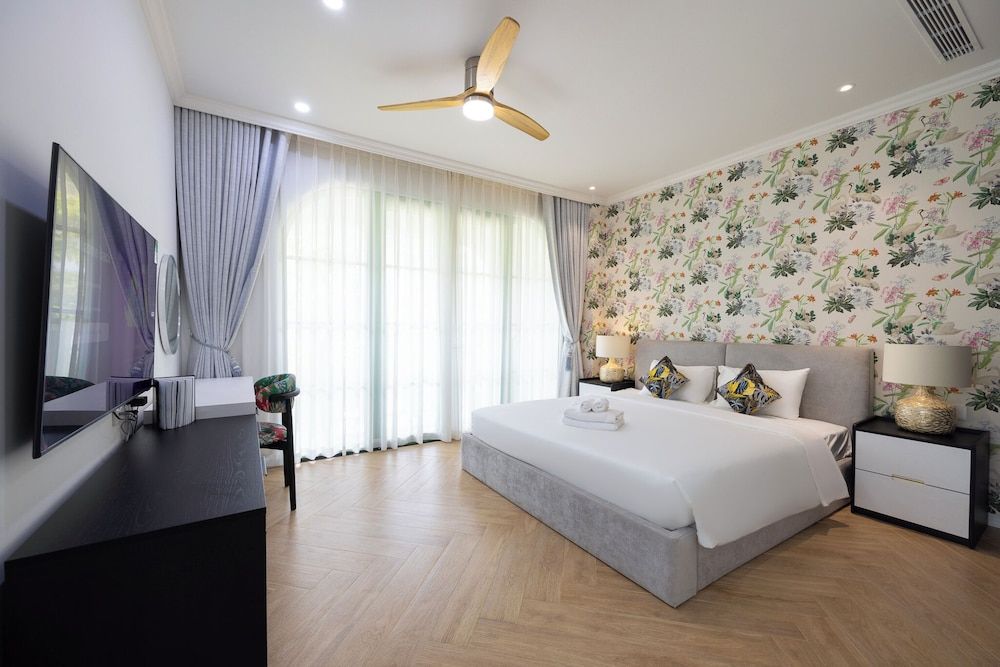 Superior Villa, 4 Bedrooms, Bathtub, Garden View